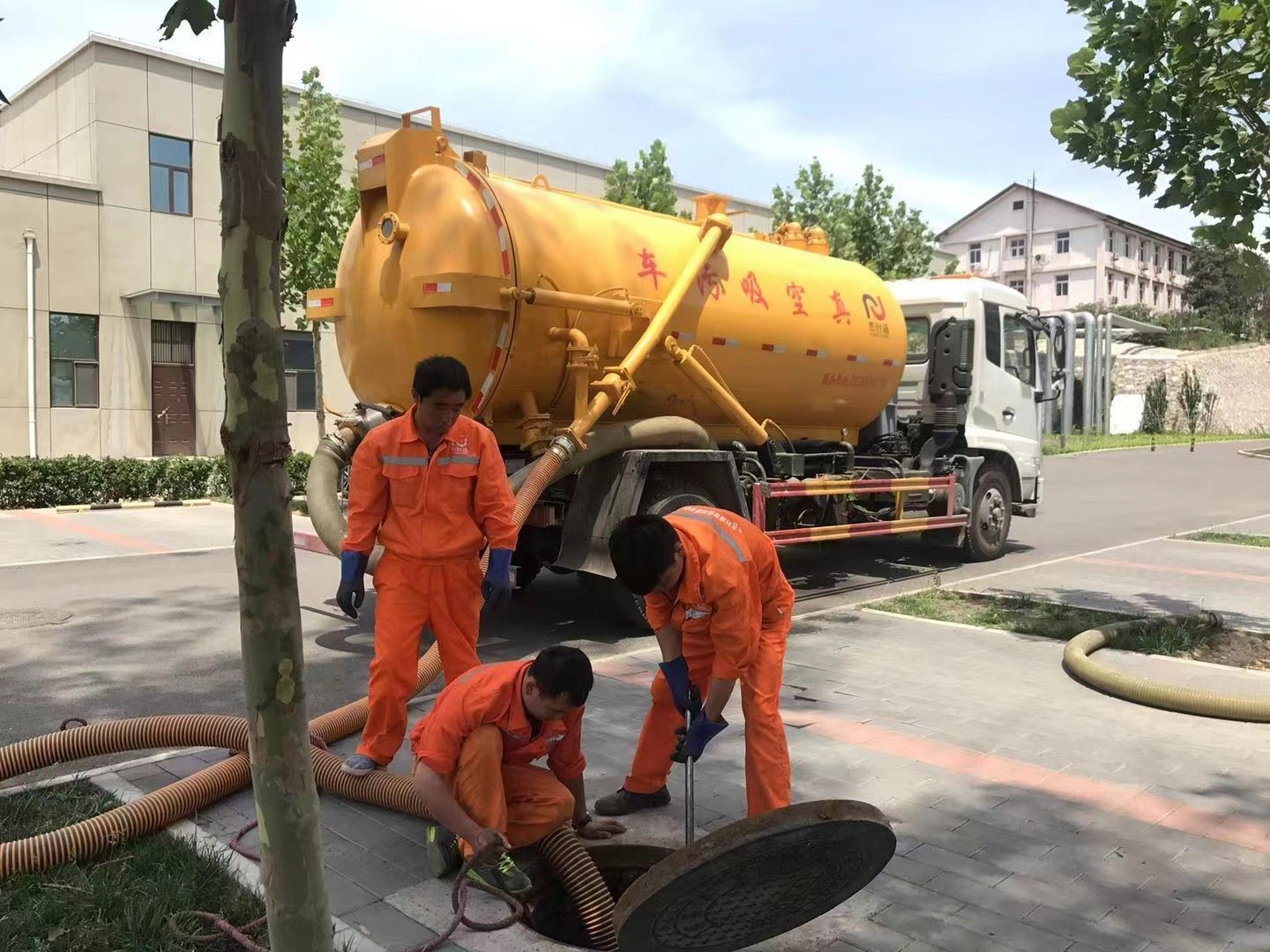 月湖化粪池清理与5-8吨吸粪车施工效率分析